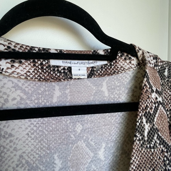 Diane Von Furstenberg Snake Print Wrap Dress with Pockets - Picture 4 of 11